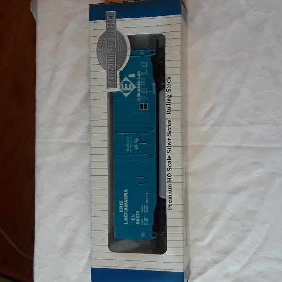 2 Bachmann Premium HO Scale Silver Series Rolling Stock - Picture 5 of 7